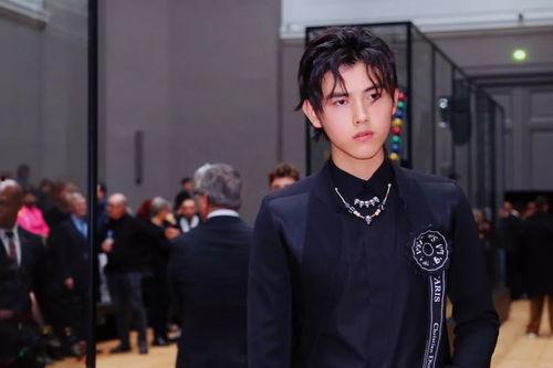 娱乐吃瓜博主陈飞宇微博